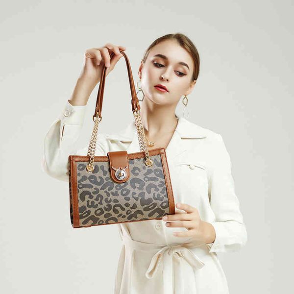 leopard print personality trend style women's new 2022 single shoulder handbag chain bag2022 trendy fashion design ladies sachet
leopard print personality trend style women's new 2022 single shoulder handbag chain bag2022 trendy fashion design ladies sachet