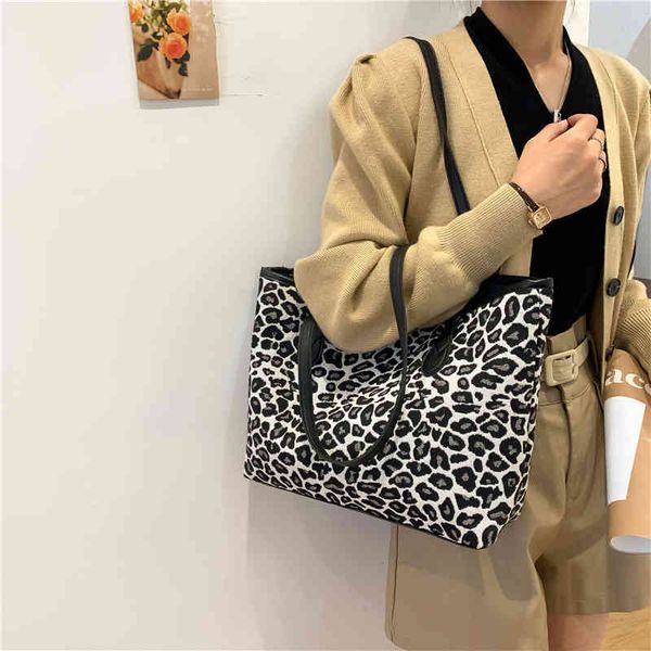leisure large capacity bag autumn new commuter shoulder bag canvas leopard tote bag
leisure large capacity bag autumn new commuter shoulder bag canvas leopard tote bag