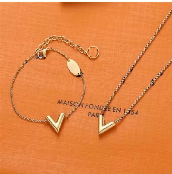 classic designer pendant charm bracelets gold love v necklace fashion jewelrys wristband plated letter simple heart luxury pendants titanium, Silver
classic designer pendant charm bracelets gold love v necklace fashion jewelrys wristband plated letter simple heart luxury pendants titanium, Silver