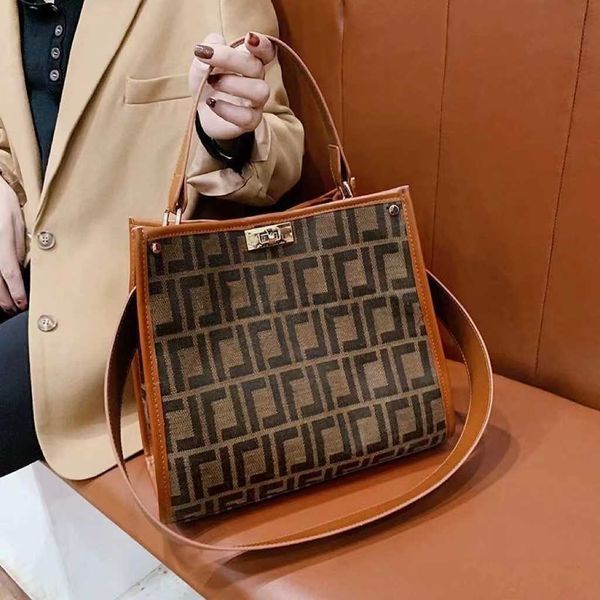 9a luxury designer 2022 bag handbags purses genuine leather woman clutch birkin litchi pattern pochette rouge with gold hardware
9a luxury designer 2022 bag handbags purses genuine leather woman clutch birkin litchi pattern pochette rouge with gold hardware