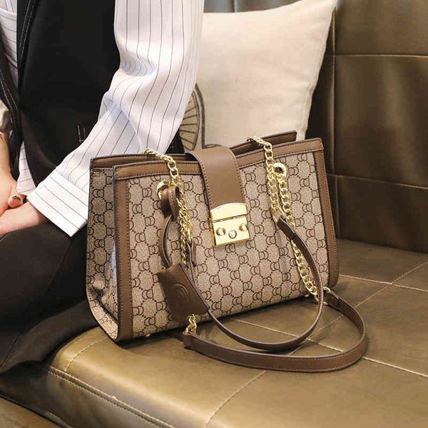 sense female 2022 new fashion versatile commuter tote large capacity chain one shoulder handbag
sense female 2022 new fashion versatile commuter tote large capacity chain one shoulder handbag