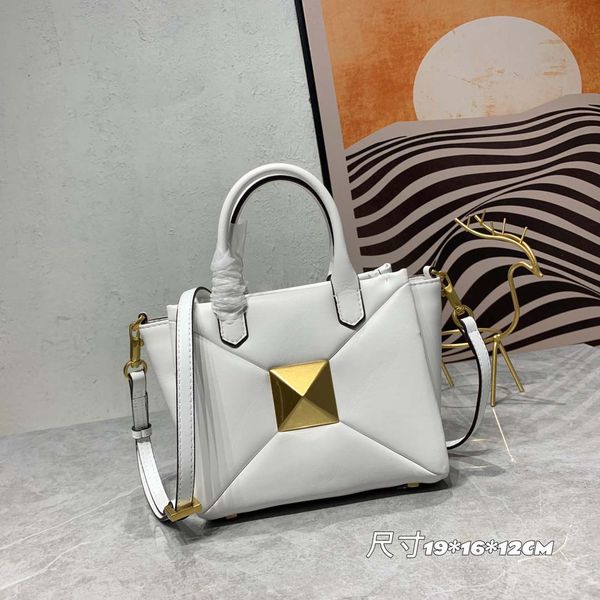 2022 luxury designer women genuine leather crossbody bags tote fashion girl gift evening shoulder bag purse handbags hobo vintage handbag
2022 luxury designer women genuine leather crossbody bags tote fashion girl gift evening shoulder bag purse handbags hobo vintage handbag