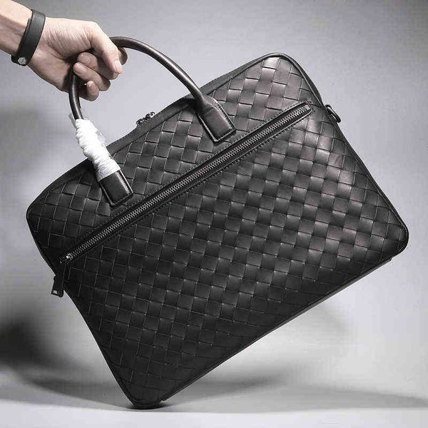 luxury brand men's genuine leather business briefcase portable large capacity fashion shoulder messenger woven bag 220608
luxury brand men's genuine leather business briefcase portable large capacity fashion shoulder messenger woven bag 220608