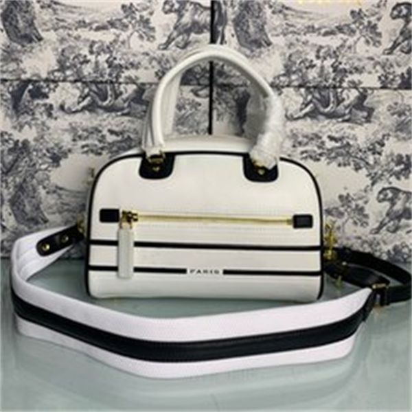 5a classic luxury colors women shoulder bags women chain crossbody bag fashion quilted heart leather handbags female famous designer purse v
5a classic luxury colors women shoulder bags women chain crossbody bag fashion quilted heart leather handbags female famous designer purse v
