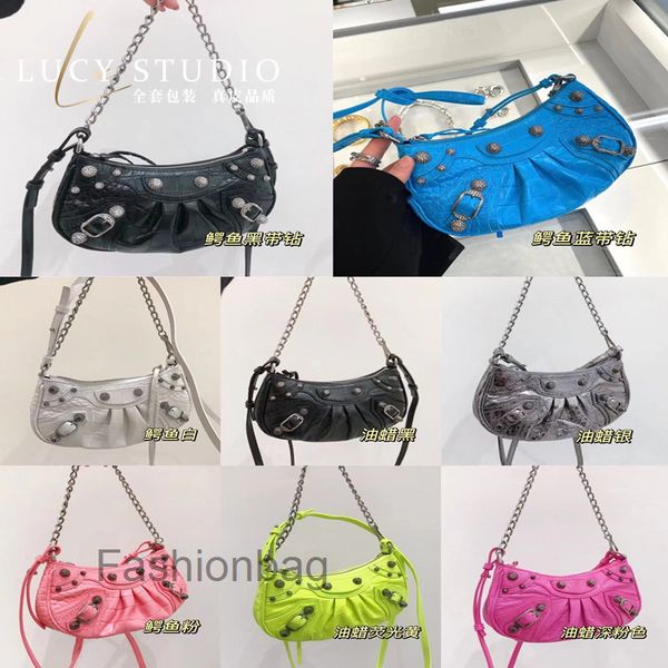 2022 designer bag women handbags balencaigass home b le cagole locomotive crocodile leather women's crescent fold armpit single shoulde
2022 designer bag women handbags balencaigass home b le cagole locomotive crocodile leather women's crescent fold armpit single shoulde