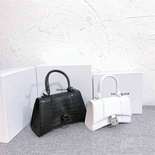 balencaigabag leather ltaly versatile designer b-button messenger bag 2022 fashion bag crocodile handbag casual one shoulder small square ba
balencaigabag leather ltaly versatile designer b-button messenger bag 2022 fashion bag crocodile handbag casual one shoulder small square ba