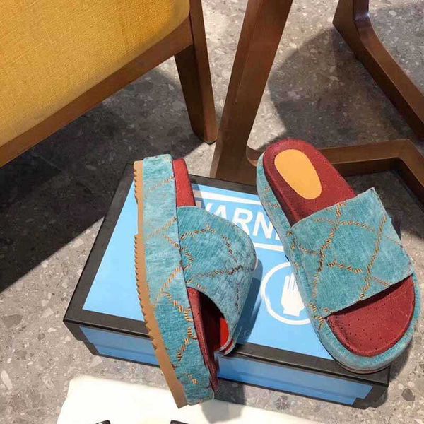 2020 alphabet fashion ladies sandals summer wedge heel high heel thick bottom sponge cake ladies designer slide slippers brand windproof fla, Black
2020 alphabet fashion ladies sandals summer wedge heel high heel thick bottom sponge cake ladies designer slide slippers brand windproof fla, Black