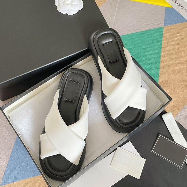 women slippers luxury designer brand cross strap bread sandals comfortable premium soft with box are size35-40, Black
women slippers luxury designer brand cross strap bread sandals comfortable premium soft with box are size35-40, Black
