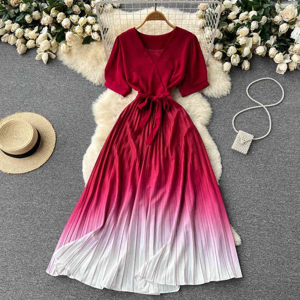 vintage french v neck gradient print bandage pleated maxi long dress summer party high waist dress women elegant tunic dresses y220413, Black;gray
vintage french v neck gradient print bandage pleated maxi long dress summer party high waist dress women elegant tunic dresses y220413, Black;gray