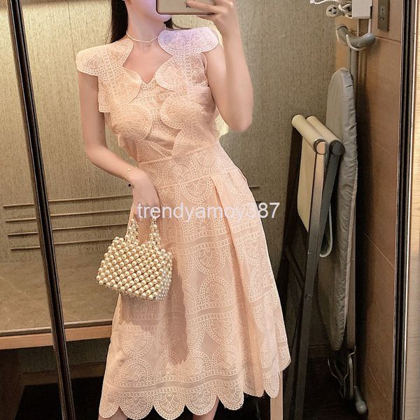 casual dresses early spring product design sense of light luxury women's lace splicing dress embroidery hollow dress, Black;gray
casual dresses early spring product design sense of light luxury women's lace splicing dress embroidery hollow dress, Black;gray