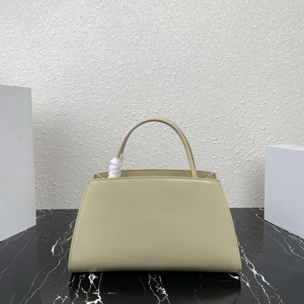 women's fashion bags line design bright leather simple temperament style cell phone bag fine workmanship suitable for all occasions
women's fashion bags line design bright leather simple temperament style cell phone bag fine workmanship suitable for all occasions