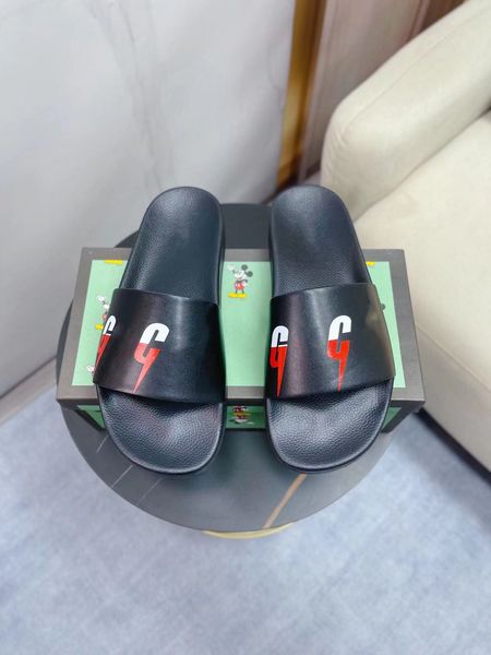 luxurys designers pool slides non-slip rubber slippers mens womens black white fashion sandals sports sneakers 38-45
luxurys designers pool slides non-slip rubber slippers mens womens black white fashion sandals sports sneakers 38-45