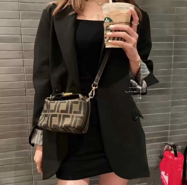 luxury shoulder bags handbags designer women men transparent cover sleeve work clear card holder protector badge offide fendi
luxury shoulder bags handbags designer women men transparent cover sleeve work clear card holder protector badge offide fendi