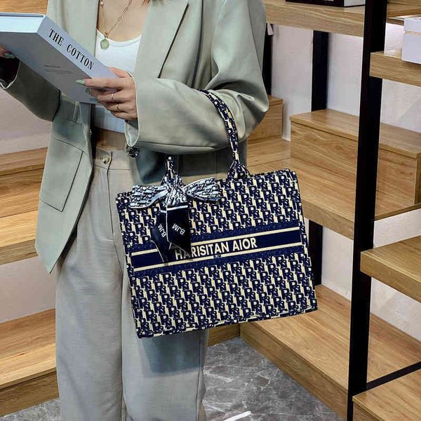 2022 new designer handbags silk scarf printed portable tote popular autumn and simple one
2022 new designer handbags silk scarf printed portable tote popular autumn and simple one