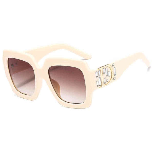 men's ladies brand sunglasses wholesale new d family women's luxury rimmed large frame, White;black
men's ladies brand sunglasses wholesale new d family women's luxury rimmed large frame, White;black