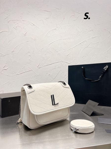 2022 oil wax cowhide niki chain shoulder bags clutch flap bag desinger crossbody black letter logo womens messenger shopping handbag round w
2022 oil wax cowhide niki chain shoulder bags clutch flap bag desinger crossbody black letter logo womens messenger shopping handbag round w