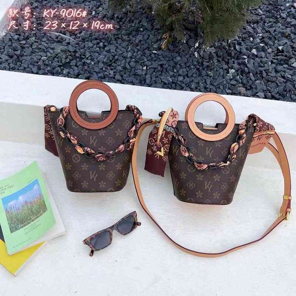 kuya ky ring handle women's bag menger bag old flower classic live broadcast
kuya ky ring handle women's bag menger bag old flower classic live broadcast