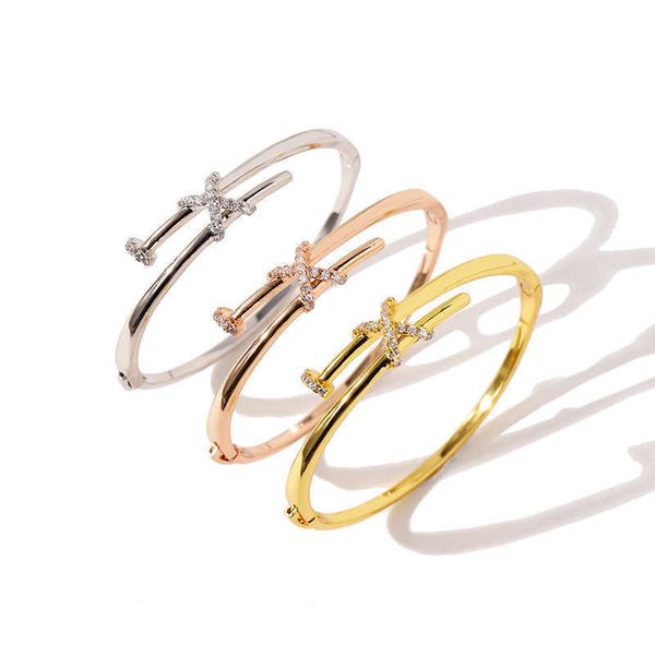 women's open nail bracelet, wedding jewelry, korean fashion, simple and fashionable, Golden;silver 
women's open nail bracelet, wedding jewelry, korean fashion, simple and fashionable, Golden;silver