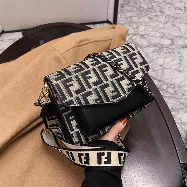 spring new women's fashion simple atmosphere messenger chain hand design purses online
spring new women's fashion simple atmosphere messenger chain hand design purses online