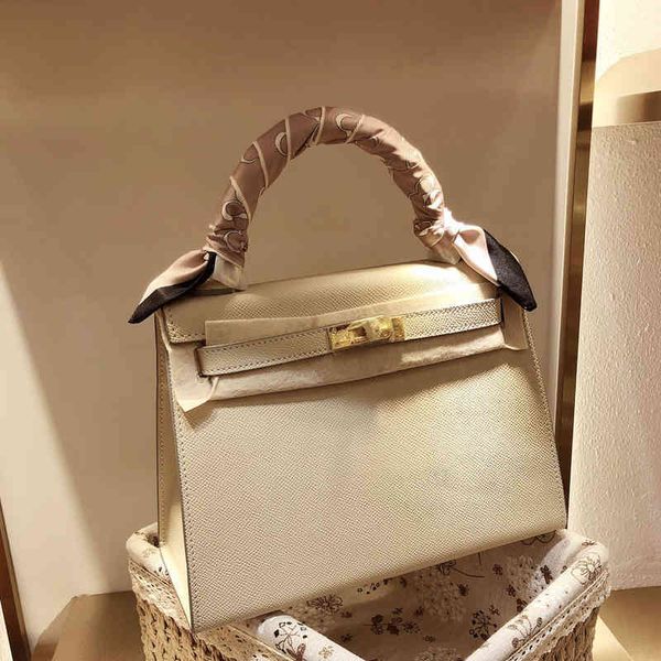 explosive fashion bags heme 2022 leather handbag hand print 25cm second generation single shoulder messenger handbag female
explosive fashion bags heme 2022 leather handbag hand print 25cm second generation single shoulder messenger handbag female