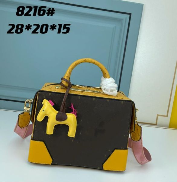designers tote bag luxurys handbag shoulder crossbody bags women genuine leather trunk box fashion trendy presbyopic trunk messenger pocket
designers tote bag luxurys handbag shoulder crossbody bags women genuine leather trunk box fashion trendy presbyopic trunk messenger pocket