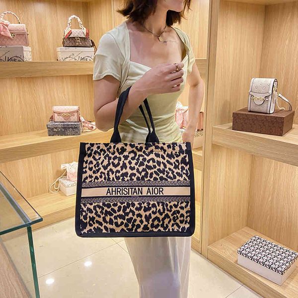 2022 new designer handbags trend one shopping tote canvas capacity 
2022 new designer handbags trend one shopping tote canvas capacity