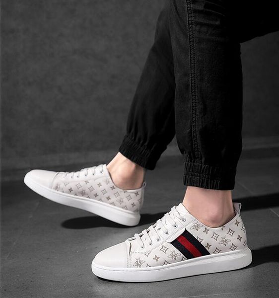 2022 men shoe leather lace up sneakers white black mens luxury casual shoe size:39-44
2022 men shoe leather lace up sneakers white black mens luxury casual shoe size:39-44