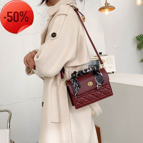 the factory directly princs 2021 new embroidered line small wide strap single shoulder portable lady's bag
the factory directly princs 2021 new embroidered line small wide strap single shoulder portable lady's bag