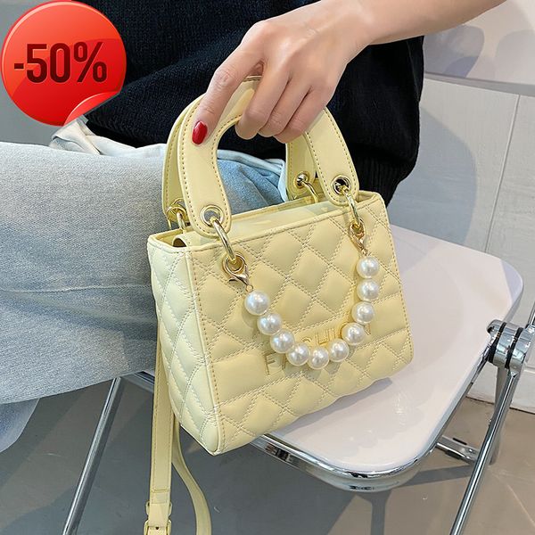 the factory directly embroidery small women's 2022 new fashion msenger summer hand princs bag
the factory directly embroidery small women's 2022 new fashion msenger summer hand princs bag