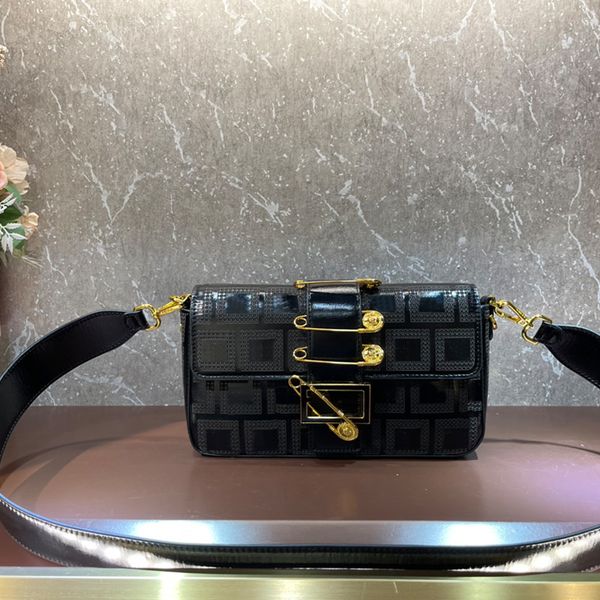 evening bags square baguette mini handbag gold genuine leather cross body bag letter hollowed internal letter zip pocket pin hasp removable
evening bags square baguette mini handbag gold genuine leather cross body bag letter hollowed internal letter zip pocket pin hasp removable