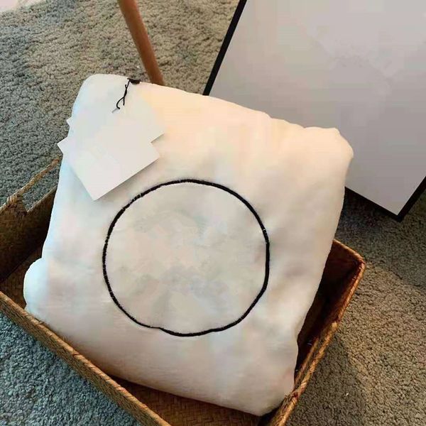 150x200cm fashion letter blankets with gift box classic luxurys designers blanket simplicity superior quality travel casual flannel throw bl
150x200cm fashion letter blankets with gift box classic luxurys designers blanket simplicity superior quality travel casual flannel throw bl