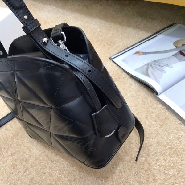 designer luxurious bag 2022 shoulder handbags mini women soft leather crossbody fashion shopping purse satchels
designer luxurious bag 2022 shoulder handbags mini women soft leather crossbody fashion shopping purse satchels
