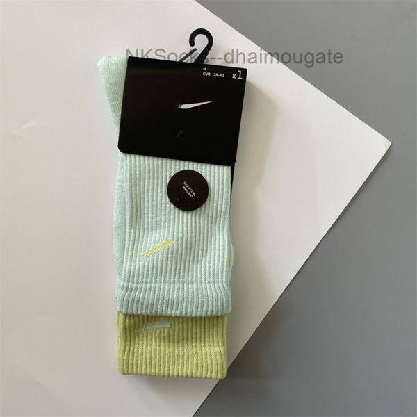 classic fashion men socks hook brand color stitched men's women's long tube sports training sock street couple middle tubes luxury, Black
classic fashion men socks hook brand color stitched men's women's long tube sports training sock street couple middle tubes luxury, Black