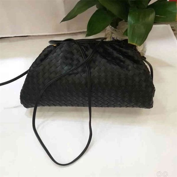 bottegas weaving venetas cloud bag soft skin dumpling popular style cowhide women's fashion one shoulder slant across the hand small ba
bottegas weaving venetas cloud bag soft skin dumpling popular style cowhide women's fashion one shoulder slant across the hand small ba