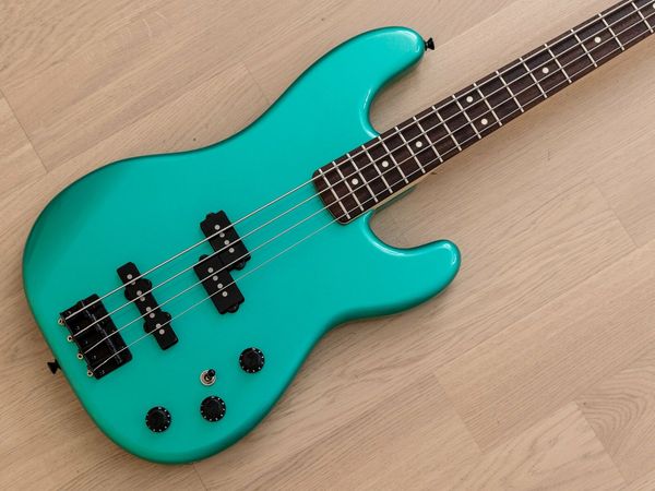 boxer series precision pj bass sherwood green, showroom clean electric guitar
boxer series precision pj bass sherwood green, showroom clean electric guitar