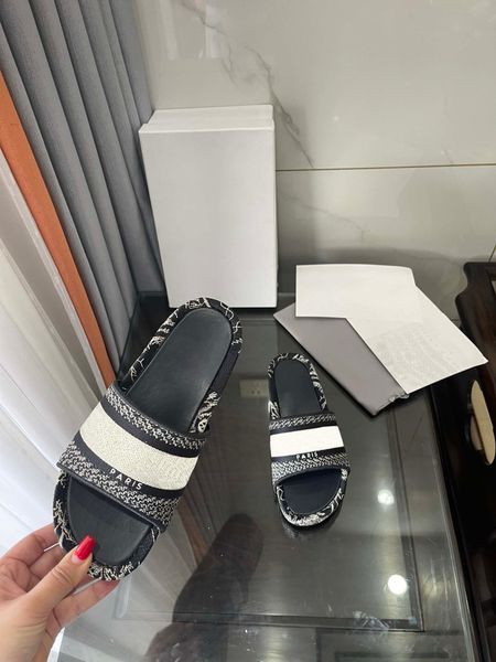 2022 designer women slippers increase platform classic printing embroidery sandals flip flop slipper beach vacation ladies, Black
2022 designer women slippers increase platform classic printing embroidery sandals flip flop slipper beach vacation ladies, Black