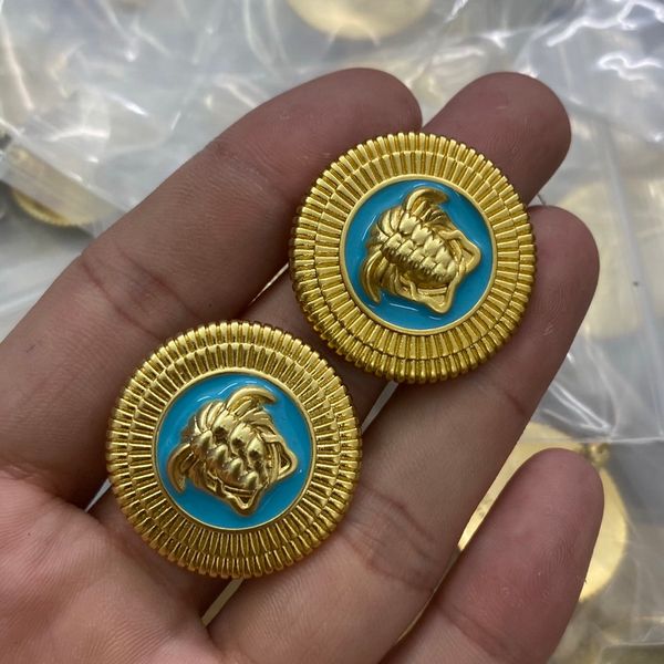 fashion new designed earring stud love heart v letters pendants banshee medusa head portrait 18k gold plated women's earring ladies des, Golden;silver
fashion new designed earring stud love heart v letters pendants banshee medusa head portrait 18k gold plated women's earring ladies des, Golden;silver