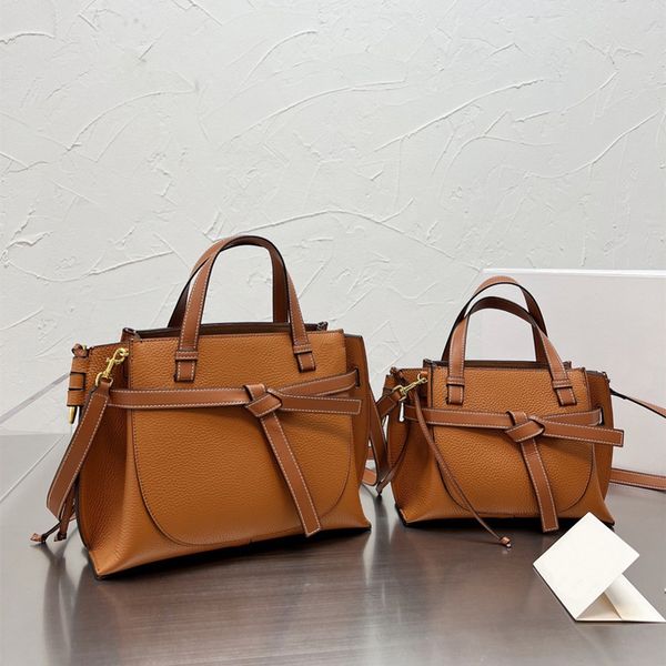 2022 tote shoulder bags bag brand women's spring and summer contrast color handbag niche large-capacity all-match
2022 tote shoulder bags bag brand women's spring and summer contrast color handbag niche large-capacity all-match