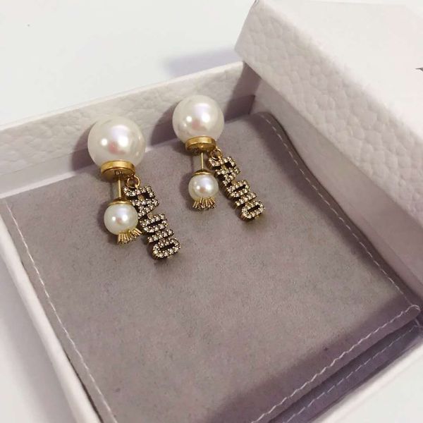 brand luxury pearl double sided gold stud earrings wedding jewelry prevent allergy vintage copper letters crystal ear rings box packing, Golden;silver
brand luxury pearl double sided gold stud earrings wedding jewelry prevent allergy vintage copper letters crystal ear rings box packing, Golden;silver