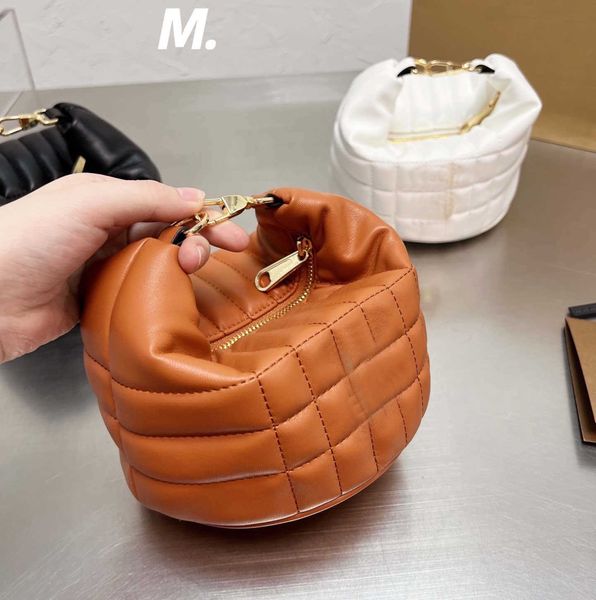 22ss luxury women's cosmetic bags designer handbag fashion lattice temperament single shoulder bag cross body
22ss luxury women's cosmetic bags designer handbag fashion lattice temperament single shoulder bag cross body