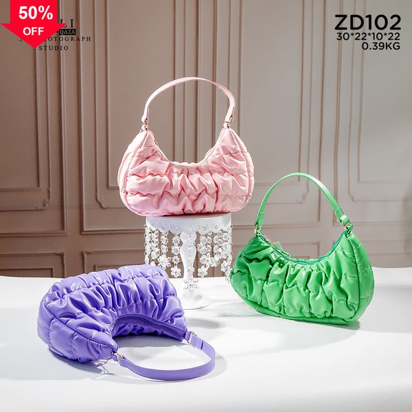 new handbag hand mini single msenger light luxury texture fashionable retro women's totes shoulder bag
new handbag hand mini single msenger light luxury texture fashionable retro women's totes shoulder bag