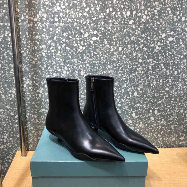 boots pointed cat and cowhide low heel casual short boots women's autumn winter single temperament martin, Black
boots pointed cat and cowhide low heel casual short boots women's autumn winter single temperament martin, Black