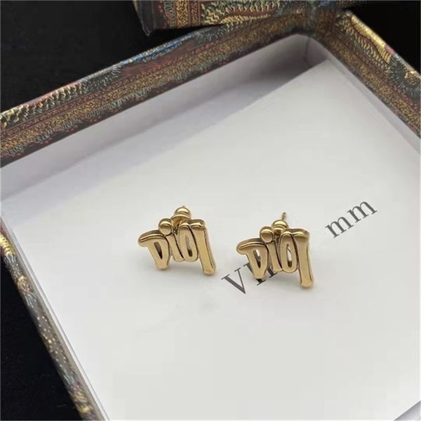 2022 fashion 20% off designer jewelry d di high version classic letter women's fashion simple old hollowed out earrings, Golden
2022 fashion 20% off designer jewelry d di high version classic letter women's fashion simple old hollowed out earrings, Golden