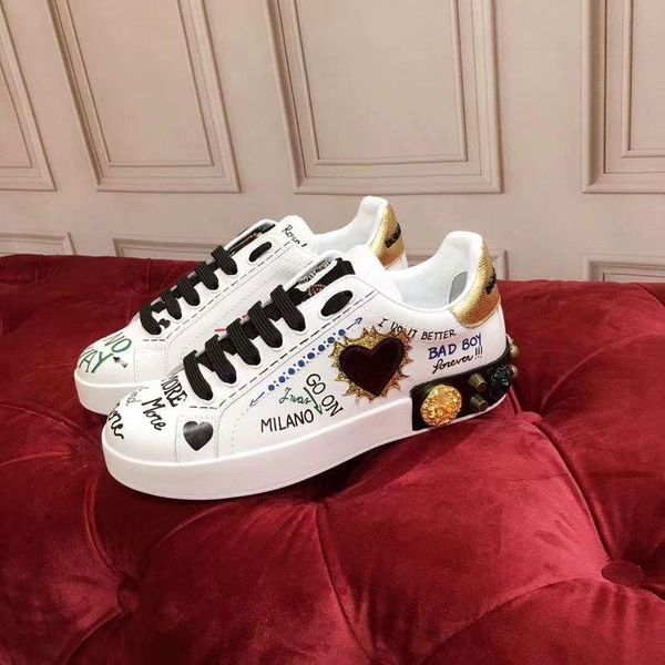 new arrival casual shoes white black red fashion mens women leather breathable shoes open low sports sneake valentinoe''valentinoi
new arrival casual shoes white black red fashion mens women leather breathable shoes open low sports sneake valentinoe''valentinoi