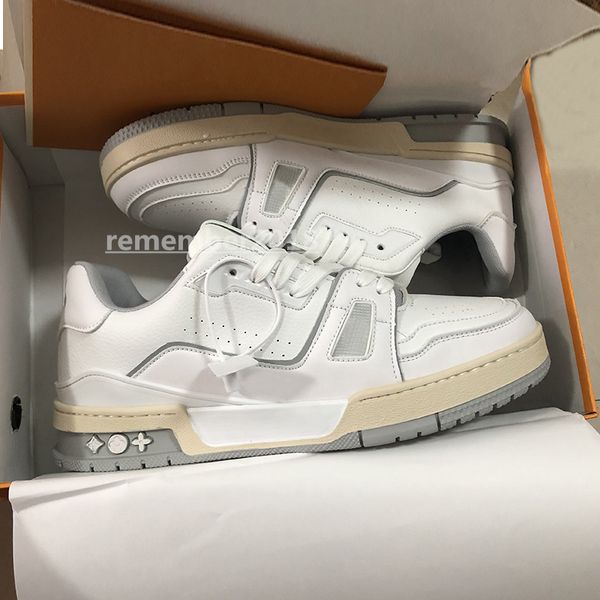 2022 fashion classic mens women casual shoes trainer designer sneakers printing low cut green red black white breathable running 39-44 r26, White;red
2022 fashion classic mens women casual shoes trainer designer sneakers printing low cut green red black white breathable running 39-44 r26, White;red