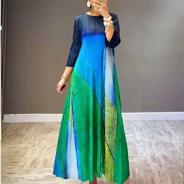 miyake pleated autumn winter vintage high fashion french women plus size long dress original designer clothing in stock 220318, Black;gray
miyake pleated autumn winter vintage high fashion french women plus size long dress original designer clothing in stock 220318, Black;gray