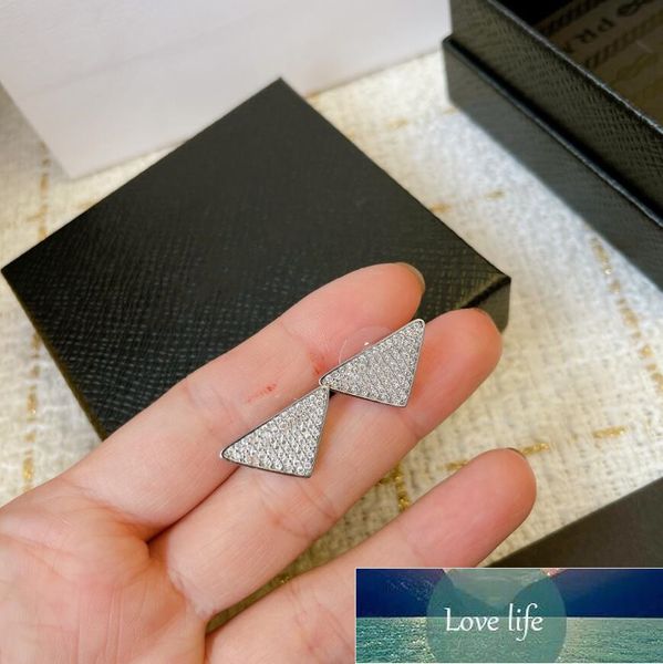 classic fashion inverted triangle full-jeweled stud earrings with logo simple design versatile item all-match, Golden;silver
classic fashion inverted triangle full-jeweled stud earrings with logo simple design versatile item all-match, Golden;silver