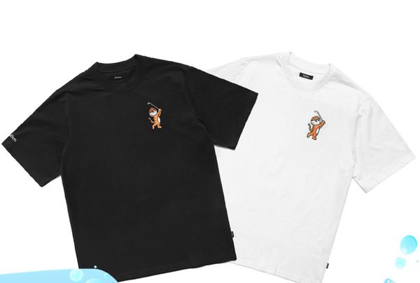 malbon golf short sleeve tiger embroidery round neck cotton t-shirt tiger bucket club, White;black
malbon golf short sleeve tiger embroidery round neck cotton t-shirt tiger bucket club, White;black