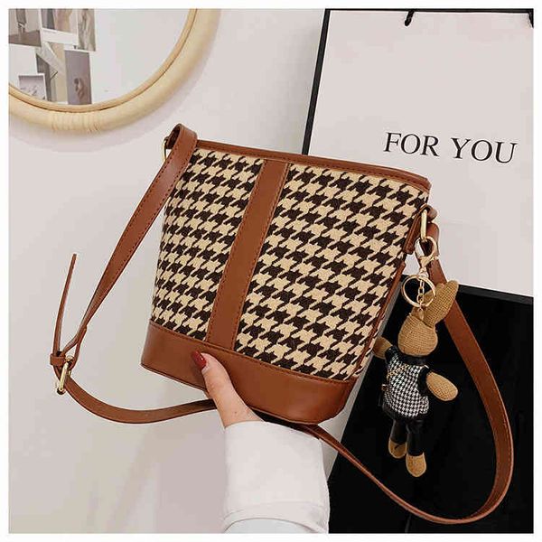purses popular autumn and winter new bird lattice sling shoulder bag, large capacity fashion bucket bag, simple messenger bag
purses popular autumn and winter new bird lattice sling shoulder bag, large capacity fashion bucket bag, simple messenger bag