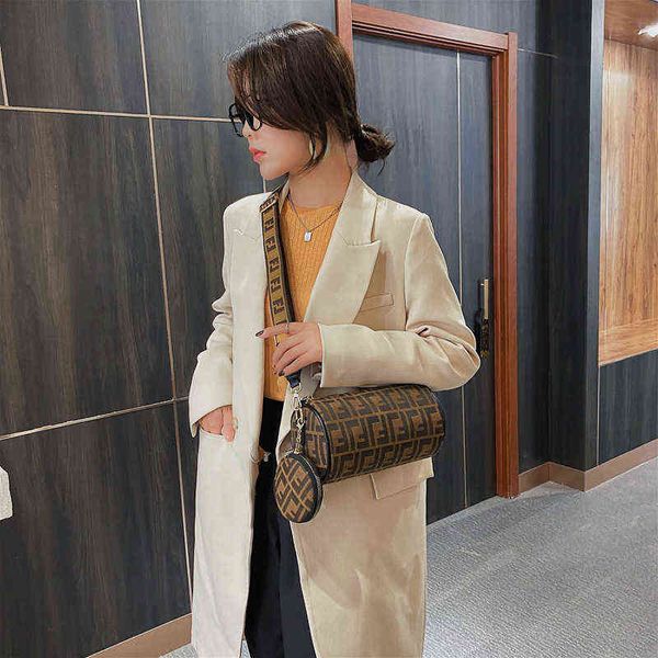 handbags outlet canvas cylinder women's 2022 new printed boston one shoulder messenger bag pillow bag
handbags outlet canvas cylinder women's 2022 new printed boston one shoulder messenger bag pillow bag